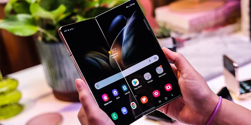 Samsung Galaxy Z Fold 4 hỗ trợ 4G cực ổn định giúp bạn làm việc tiện lợi